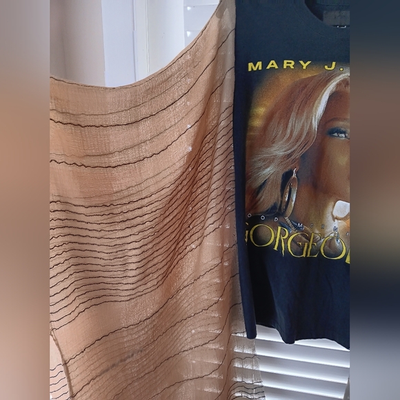Upcycled Mary J. Blige Graphic T-Shirt / Poncho - Picture 2 of 6